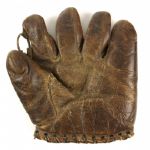 1925-30 circa Harold Pie Traynor Pittsburgh Pirates Tunnel Web Store Model Glove (MEARS LOA)