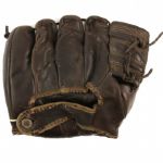 1930s Mel Ott New York Giants D&M DG924 Signature Store Model Glove (MEARS LOA)