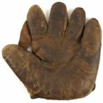 1910-20 circa Spalding Store Model Adult Size Baseball Glove w/ 1”web (MEARS LOA)