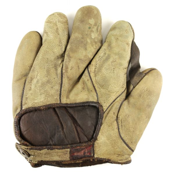 1910-20 circa Reach White Buckskin Baseball Glove w/ ½” Web (MEARS LOA)