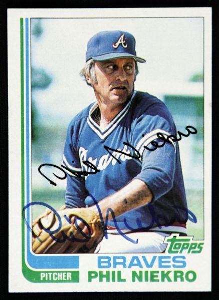 1982 Topps Phil Niekro Atlanta Braves Signed Card (JSA) 