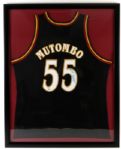 1996-01 Dikembe Mutombo Atlanta Hawks Signed Framed Jersey (Legends of the Field COA)