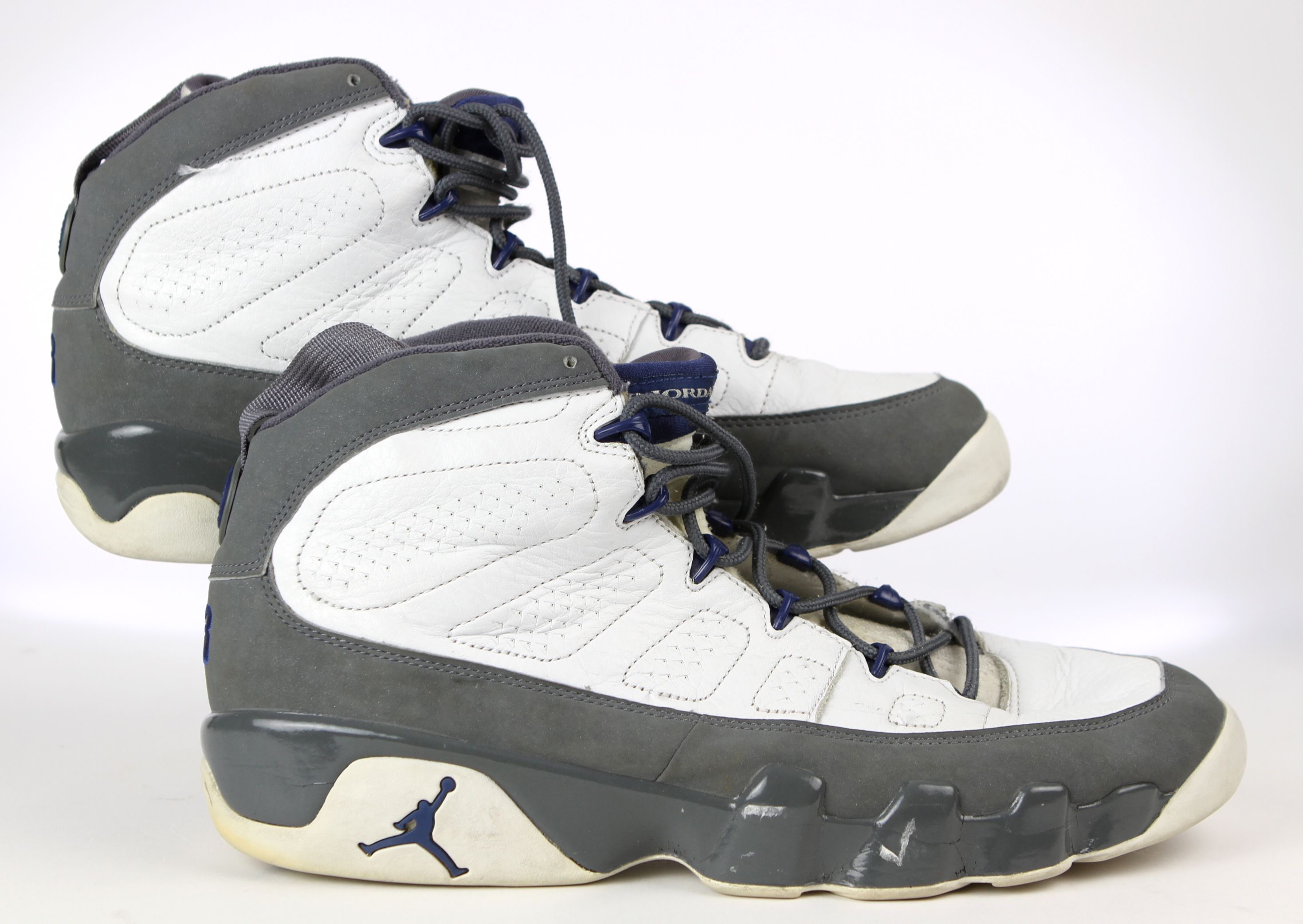 Lot Detail - 1993-94 Michael Jordan Chicago Bulls Nike Air Jordan IX Sneakers