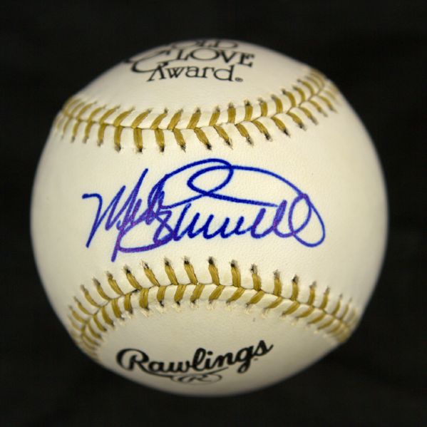 1972-89 Mike Schmidt Philadelphia Phillies Signed Rawlings Gold Glove Baseball (JSA)