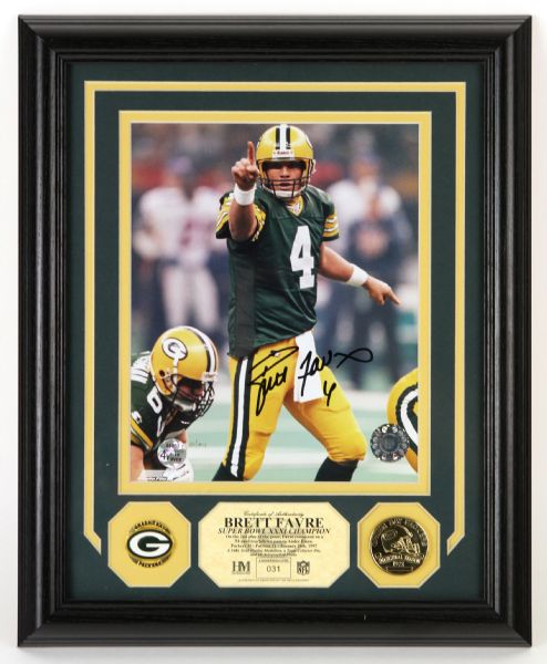 1997 Brett Favre Green Bay Packers Super Bowl XXXI Champions Signed 13" x 16" Display 31/104 (Favre COA)