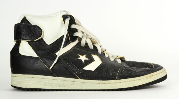 1986 Kevin McHale Boston Celtics Converse Weapon Game Worn Shoe (MEARS LOA)