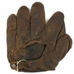 1900-10 circa Adult Full Web Store Model Glove (MEARS LOA)