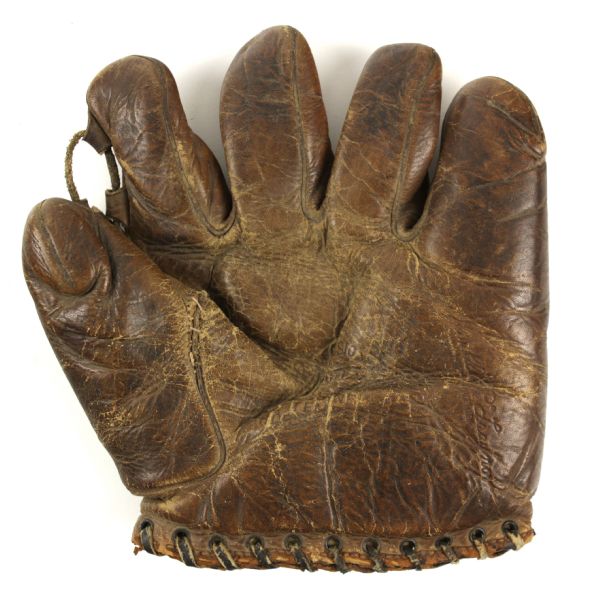 1925-30 circa Harold Pie Traynor Pittsburgh Pirates Tunnel Web Store Model Glove (MEARS LOA)