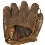 1925-30 circa Harold Pie Traynor Pittsburgh Pirates Tunnel Web Store Model Glove (MEARS LOA)