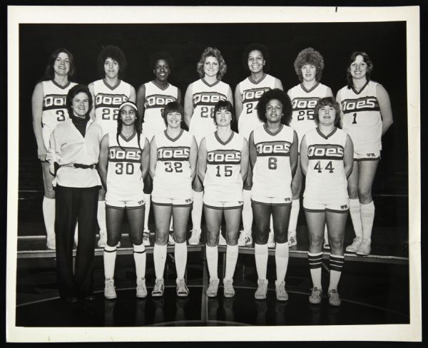 1978-80 Milwaukee Does Official WBL 8x10 B&W Team Photo