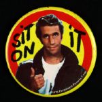 1976 Paramount Pictures Henry Winkler “The Fonz” Happy Days 3.5” Pinback Button