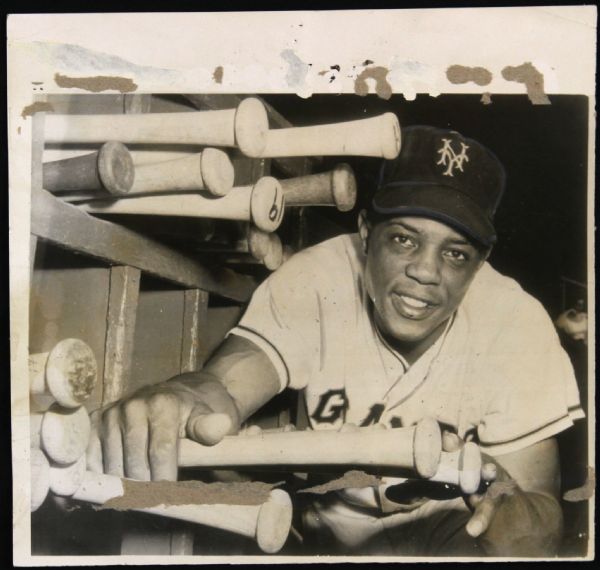 1954 Willie Mays New York Giants With Bats Original 8”x8” Wire Photo 