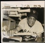 1954 Willie Mays New York Giants With Bats Original 8”x8” Wire Photo 