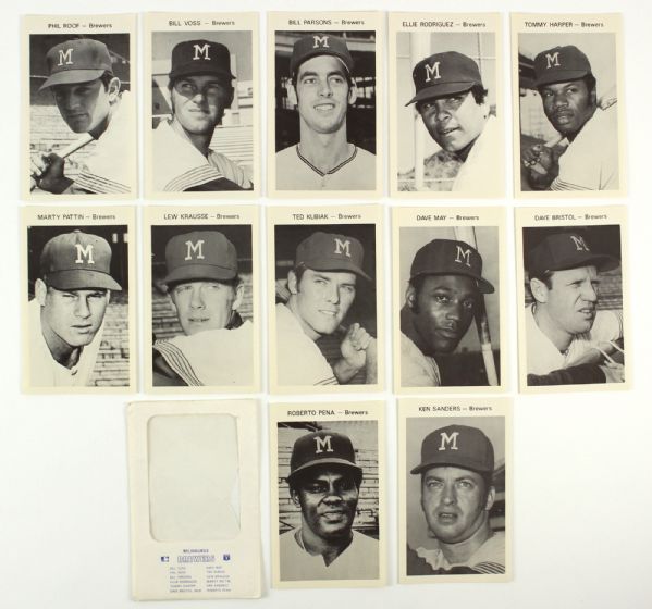 1970 Inaugural Season Milwaukee Brewers Team Issue Photo Pack & Original Envelope Complete Set of 12