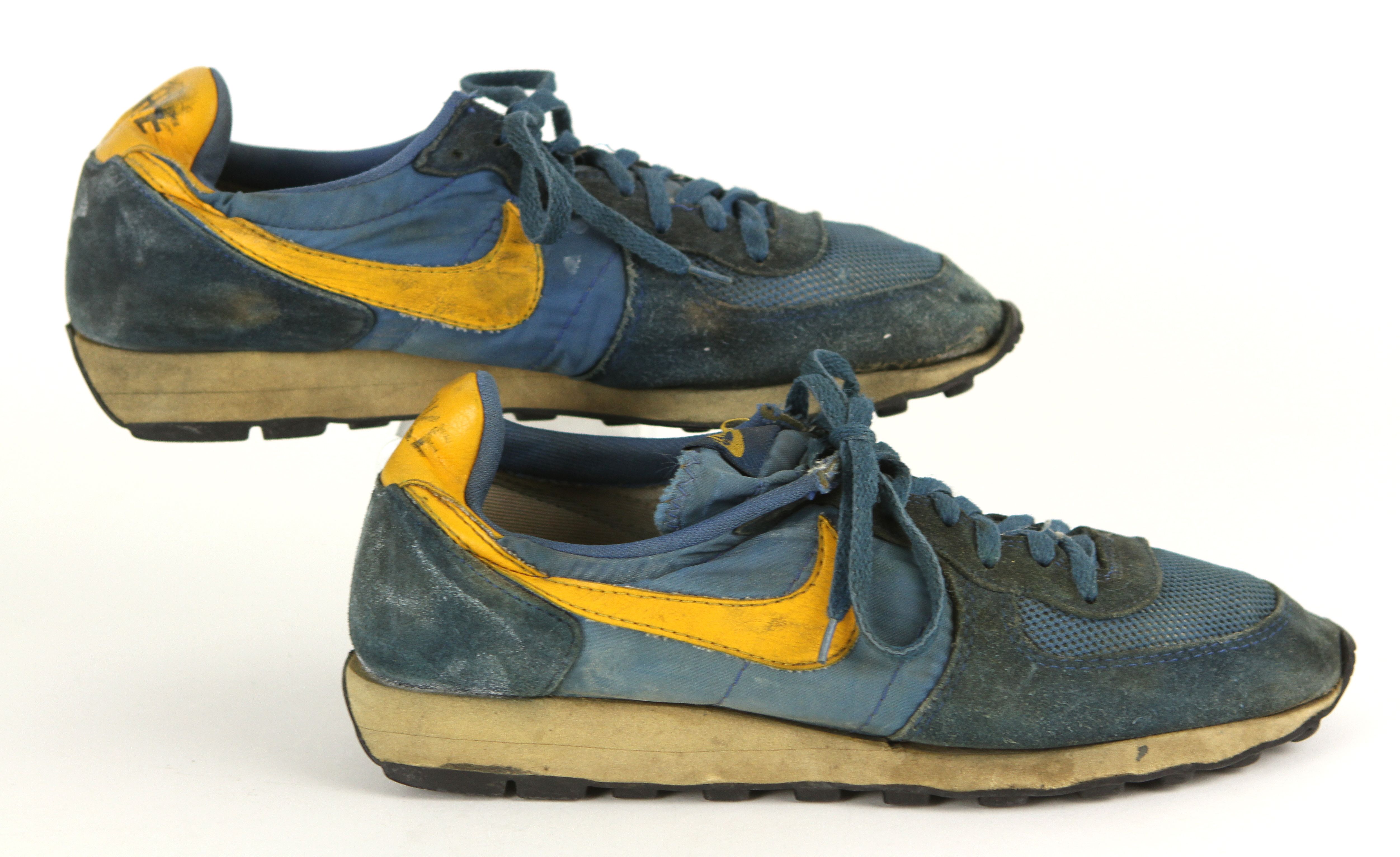 Старые кроссовки найк. Nike 1970. Nike 1970 NB. Sneakers 1970 Nike. Брюэн найк 1970.