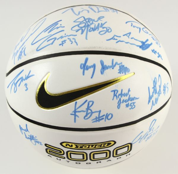 2003 Marquette Golden Eagles Team Signed Basketball w/ 13 Signatures Including Dwyane Wade (JSA) Final Four Season