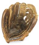 1964-68 Bill McCool Cincinnati Reds Signed Game Worn MacGregor Fielder's Mitt (MEARS LOA/JSA)