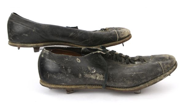 1961 Choo Choo Coleman Philadelphia Phillies Game Worn Rawlings FleetFoot Cleats (MEARS LOA)
