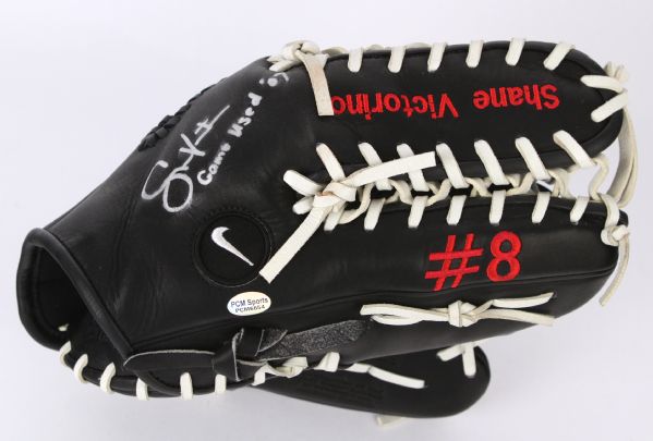 2007 Shane Victorino Philadelphia Phillies Signed Game Worn Nike Fielders Mitt (MEARS LOA/JSA)