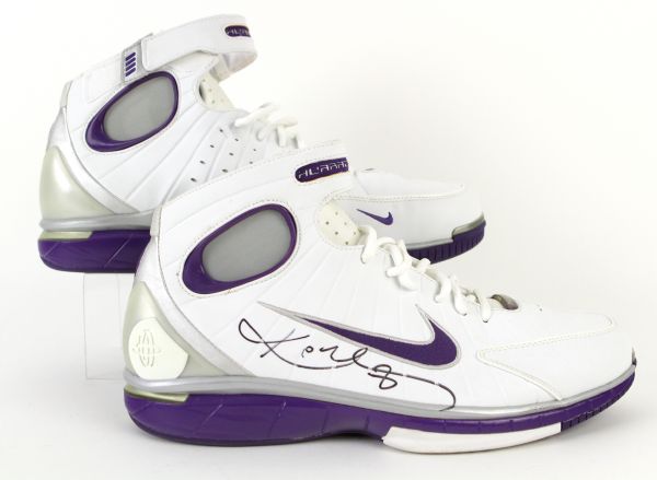 2004-05 Kobe Bryant Los Angeles Lakers Signed Game Worn Nike Sneakers (MEARS LOA/Full JSA Letter)