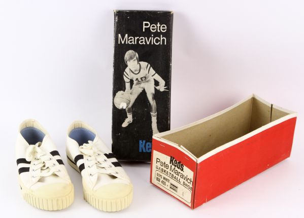 1970s Pistol Pete Maravich Keds Boys Size 4 Basketball Shoes w/ Original Box