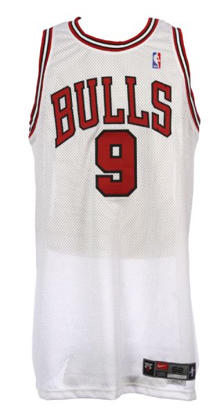 2004 Luol Deng Chicago Bulls Signed Team Issued Jersey (PSA/DNA & Team Letter)