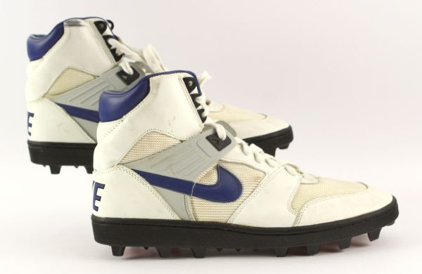 2003-07 Jason Witten Dallas Cowboys Game Worn Nike Cleats (MEARS LOA)