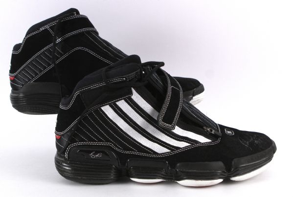 2009-10 Jrue Holiday Philadelphia 76ers Signed Game Worn Adidas Sneakers (MEARS LOA/Team Letter)
