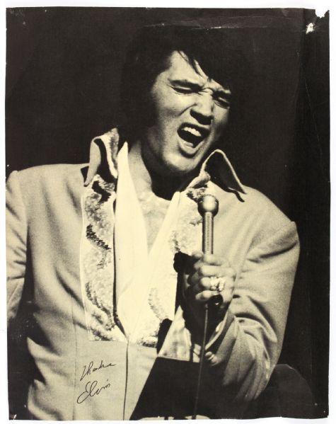 1970-77 circa Elvis Presley 11x14 B&W Rock N Roll Souvenir Concert Photo