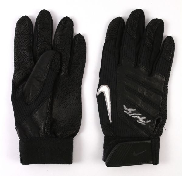 2009 Ryan Braun Milwaukee Brewers Dual Signed Nike Game Worn Batting Gloves (MEARS LOA)