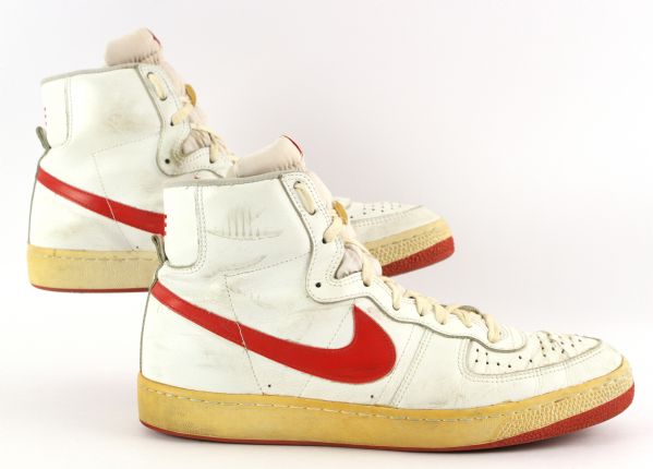 1982-83 Paul Pressey Milwaukee Bucks Signed Game Worn Nike Sneakers (MEARS LOA)