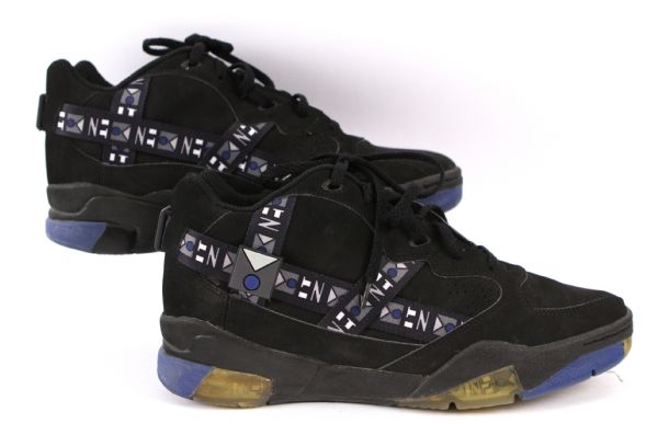 1993-94 Bobby Hurley Sacramento Kings Game Issued ITZ Sneakers (MEARS LOA/Team LOA)