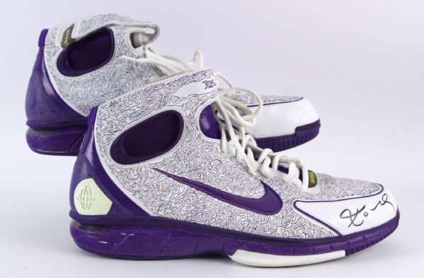 2004-05 Kobe Bryant Los Angeles Lakers Signed Game Worn Nike Sneakers (MEARS LOA/Ballboy LOA)