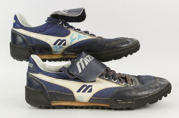 1985 Tim Raines Montreal Expos Signed Mizuno Turf Shoes (MEARS LOA/JSA)