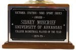 1978-79 Sidney Moncrief Arkansas Razorbacks Nike College Basketball Player of the Year Trophy (MEARS LOA)