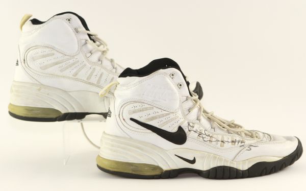 1996-97 Erick Dampier Indiana Pacers Signed Game Worn Nike Sneakers (MEARS LOA/JSA)