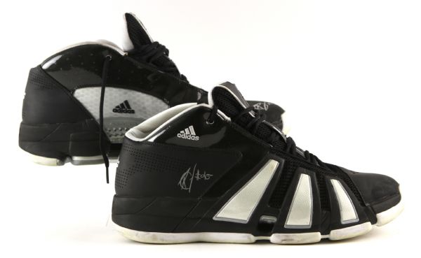 2006-07 Rodney Carney Philadelphia 76ers Signed Game Worn Adidas Sneakers (MEARS LOA/JSA/Team Letter)