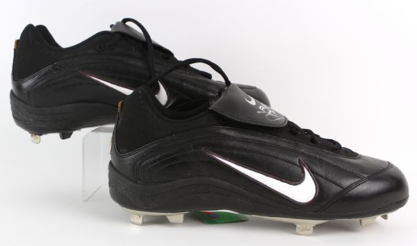 2000-01 Tony Gwynn San Diego Padres Signed Game Worn Nike Cleats (MEARS LOA/JSA)