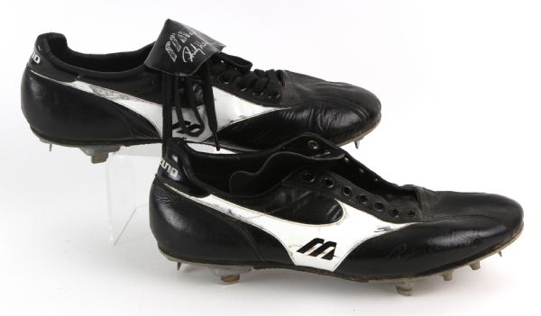 1985-89 Rickey Henderson New York Yankees Signed Game Worn Mizuno Cleats (MEARS LOA/JSA)