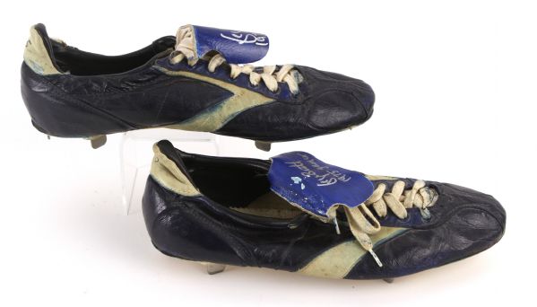 1975 George Brett Kansas City Royals Signed Game Worn Brooks Cleats (MEARS LOA/JSA)