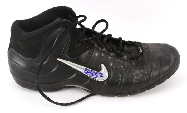 2002 Eddy Curry Chicago Bulls Signed Game Worn Nike Sneaker w/ Ticket Stub (MEARS LOA/JSA)