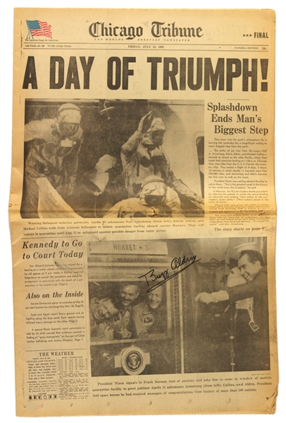 1969 (July 25) Buzz Aldrin Apollo 11 Astronaut Signed Chicago Tribune Newspaper (JSA)