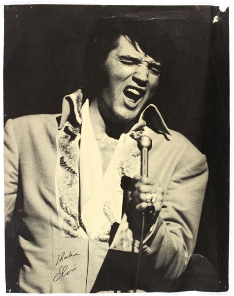 1970-77 circa Elvis Presley 11x14 B&W Rock N Roll Souvenir Concert Photo