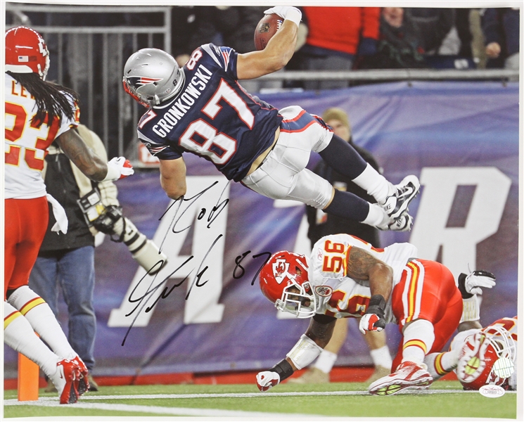 2010-14 Rob Gronkowski New England Patriots Signed 16" x 20" Photo *JSA*