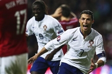 2014 (October 14) Cristiano Ronaldo Portugal Game Issued Soccer Jersey (MEARS LOA)