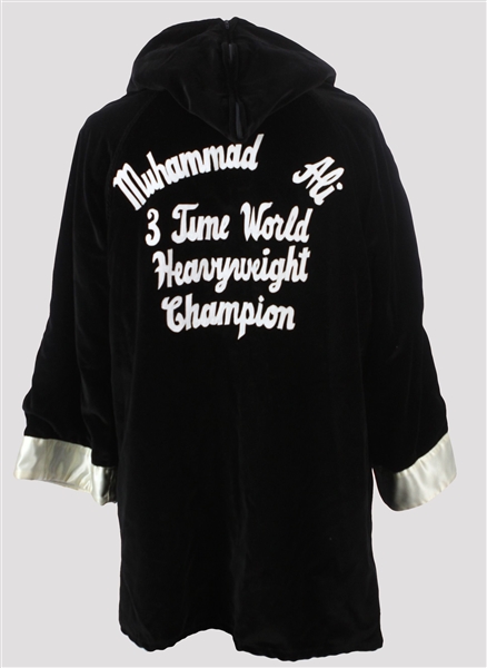 1981-90 circa Muhammad Ali 3 Time World Heavyweight Champion Signed Everlast Exhibition / Appearance Robe (MEARS LOA/JSA)