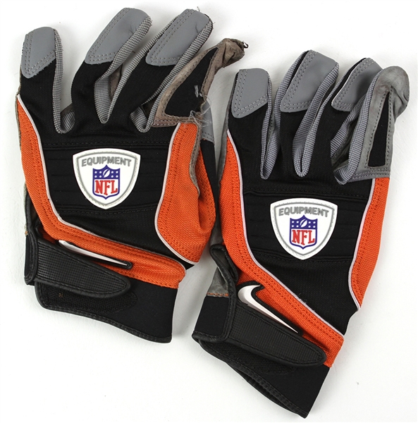2009 Tank Johnson Cincinnati Bengals Game Worn NFL Equipment Gloves - Lot of 2 (MEARS LOA)