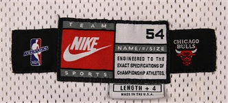 1997-98 Bill Wennington Chicago Bulls Signed Game Worn Home Uniform & Sneakers (MEARS LOA/JSA)