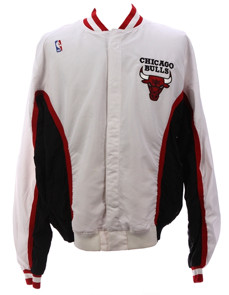 1994-1995 Chicago Bulls Unidentified Game Worn Warm Up Jacket (MEARS LOA) “Season of Michael Jordan’s Return”
