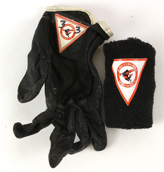 1980-88 circa Eddie Murray Baltimore Orioles Batting Glove and Wristband (MEARS LOA)